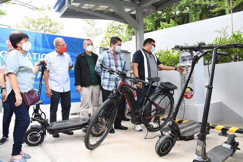 Solar charging station for e-bikes and e-scooters