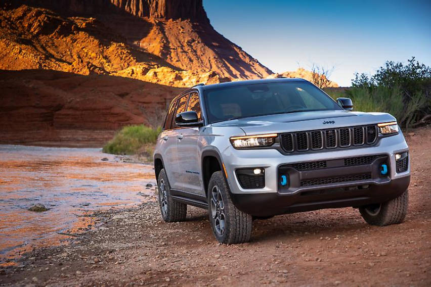 2023-jeep-grand-cherokee-trailhawk-4xe