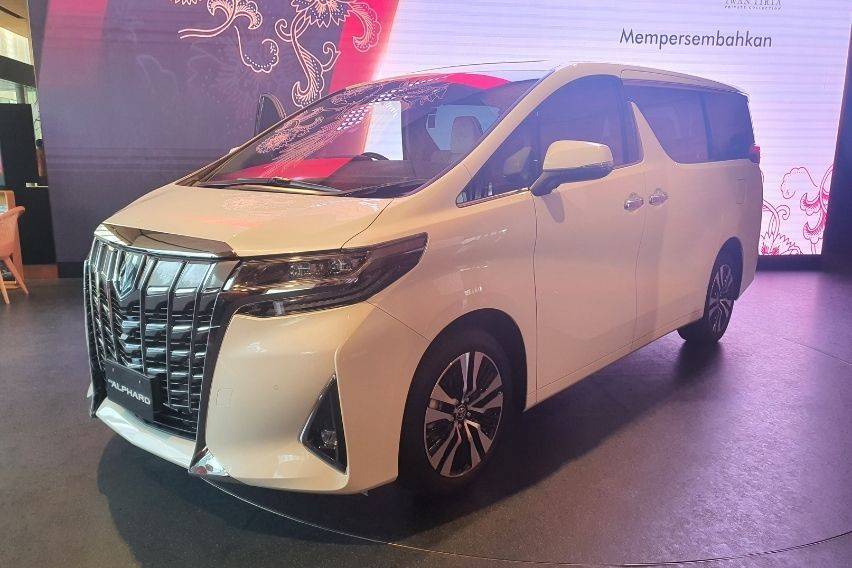 Alphard Iwan Tirta