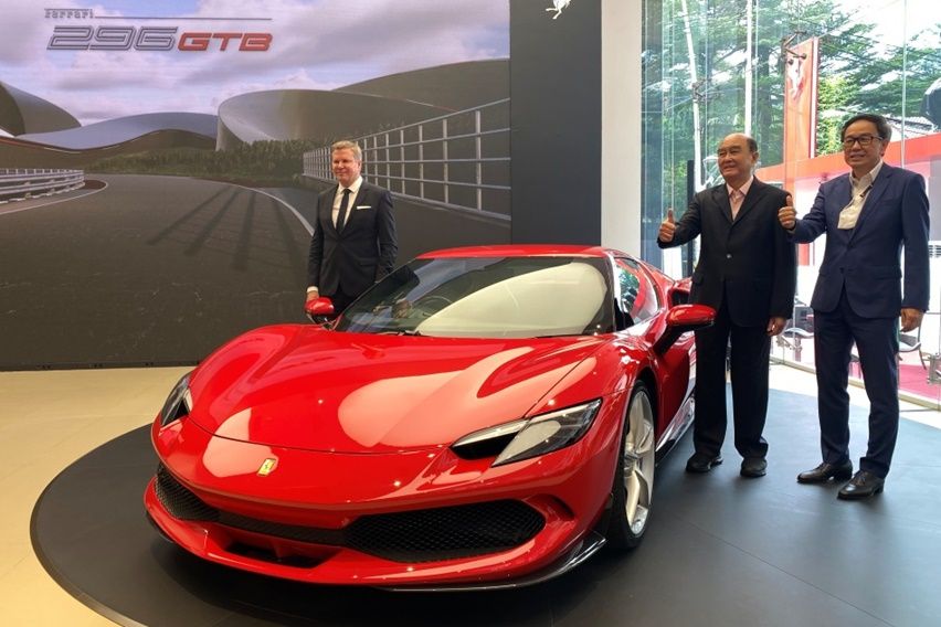 Supercar Plug-in Hybrid Ferrari 296 GTB Mengaspal di Indonesia  
