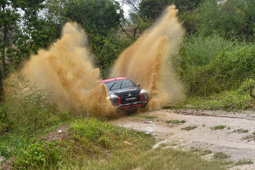 mitsubishi-triton-rally-car-3