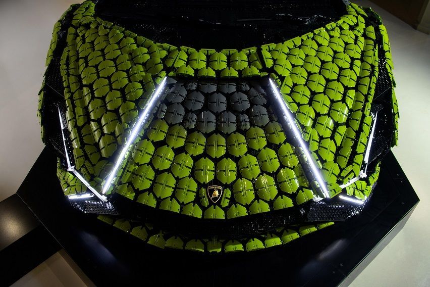 Riproduzione LEGO® Technic™ in scala 1:1 della Lamborghini Sián FKP 37