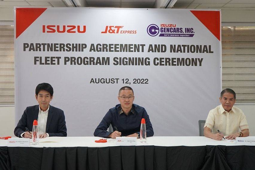 IPC-J&T-GenCars Contract Signing.JPG