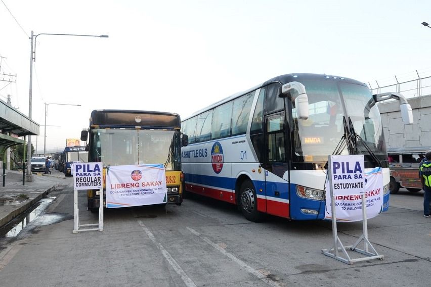 MMDA sends buses, trucks to ferry commuters in Commonwealth Commonwealth Libreng Sakay