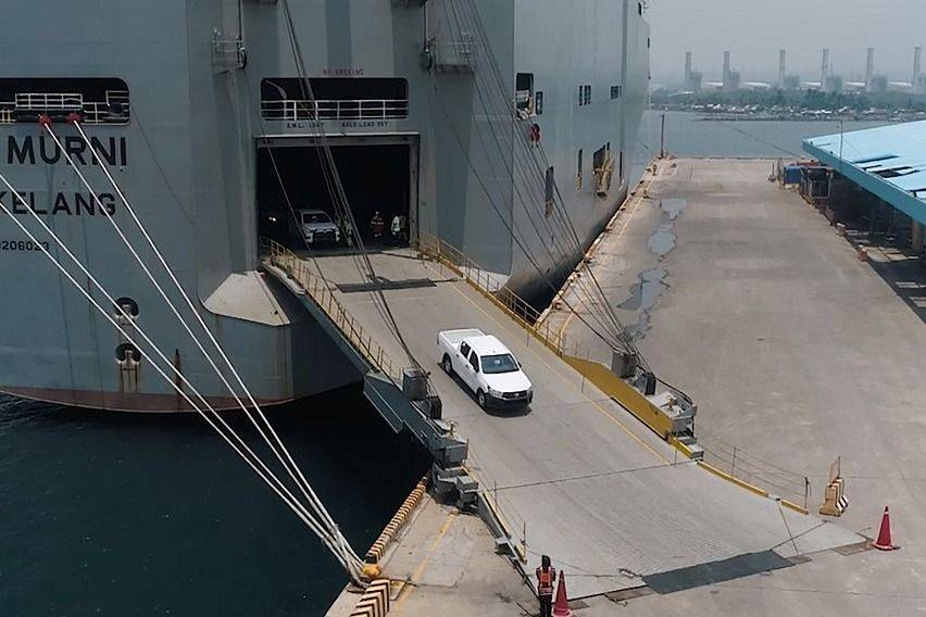 TMP Hilux Unloading at Batangas Port