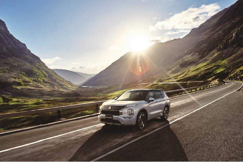 Mitsubishi reveals US-spec 2023 Outlander PHEV 2023 outlander phev