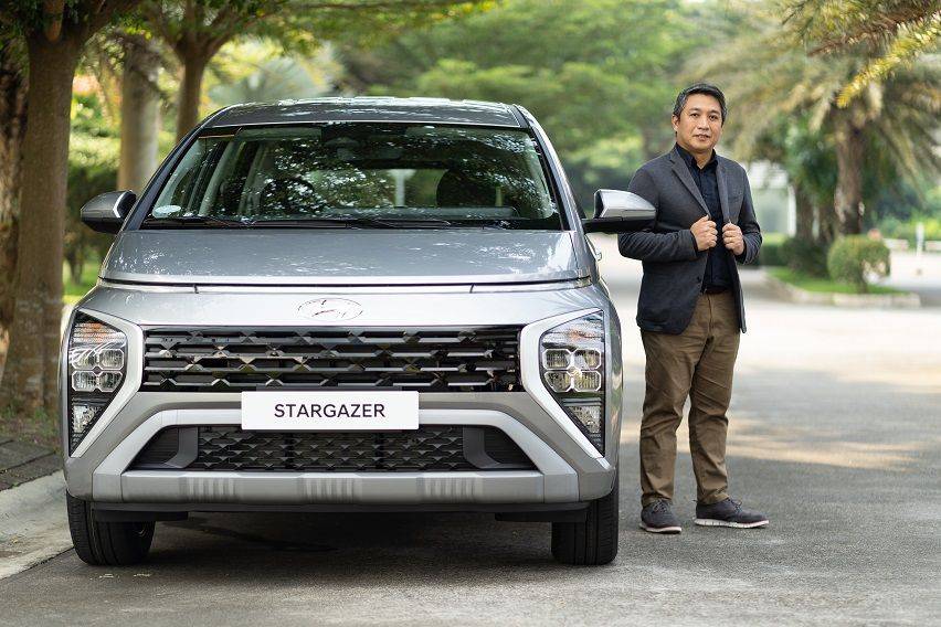 Hyundai Stargazer with Cecil Capacete