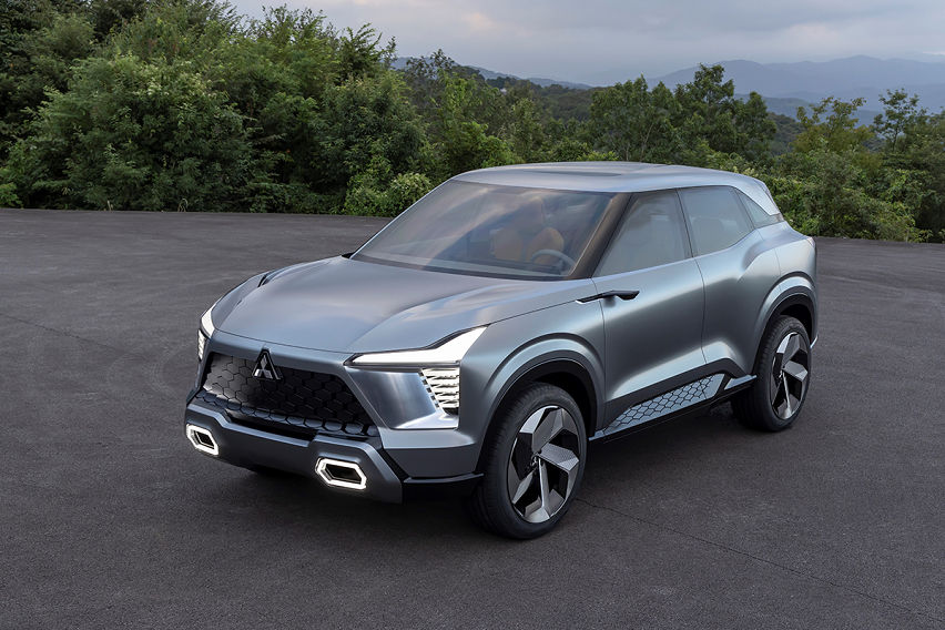 Mitsubishi premieres XFC concept compact SUV