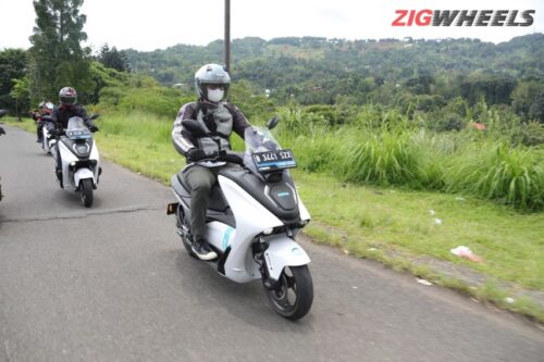 First Ride Yamaha E01: Ini Baru Motor Listrik yang Proper!
