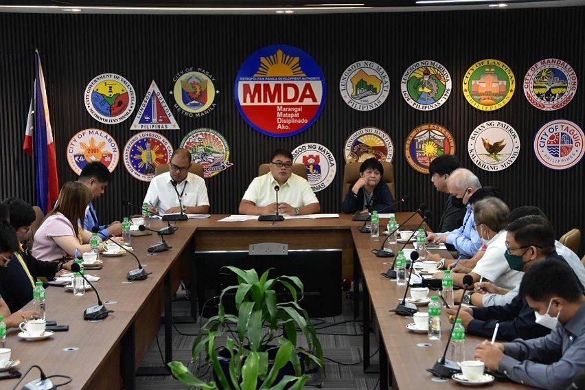 MMDA meeting with mall operators