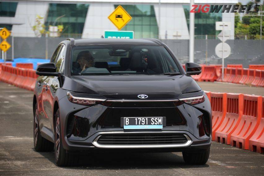 Toyota bZ4X dan Lexus Ditarik Ulang karena Ada Potensi Masalah Kamera 