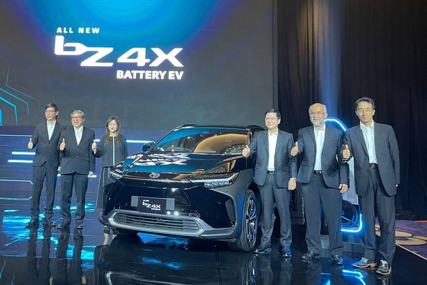 Toyota bZ4X Dilepas ke Publik, Harganya Rp1,19 Miliar! toyota bz4x meluncur