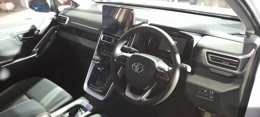 innova zenix interior