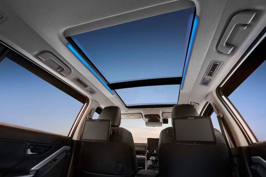 panoramic roof innova zenix