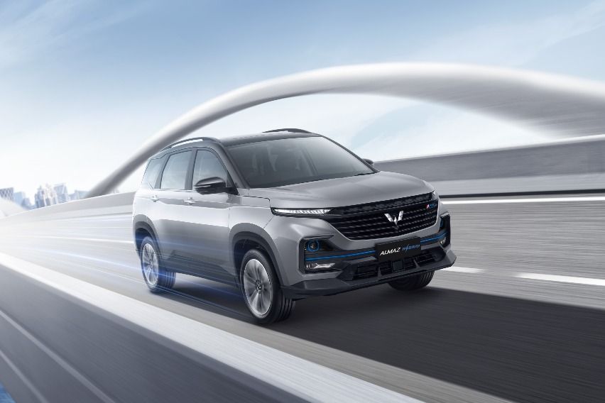Nilai Unggul Wuling Almaz Hybrid yang Mengaspal di Indonesia Nilai Unggul Wuling Almaz Hybrid yang Mengaspal di Indonesia