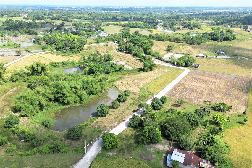 DPWH builds concrete roads in Tarlac dpwh tarlac