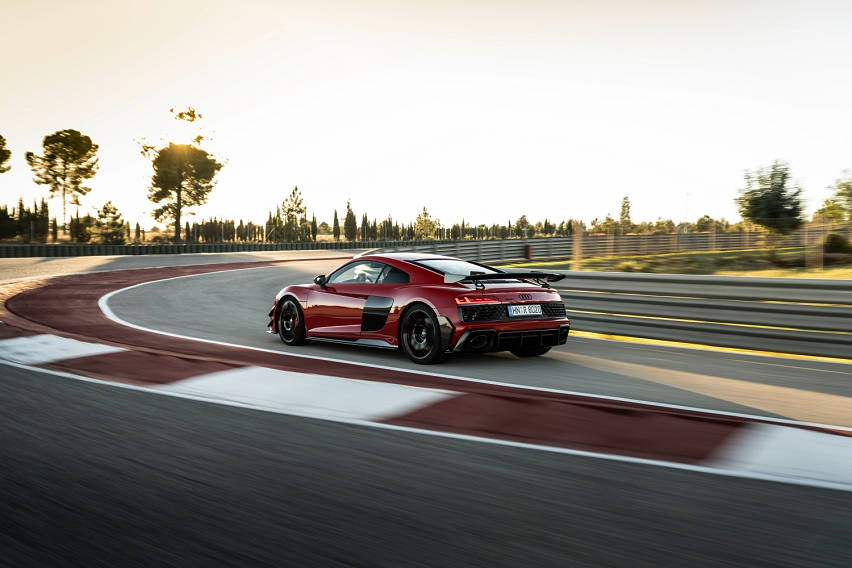 audi r8 gt 2