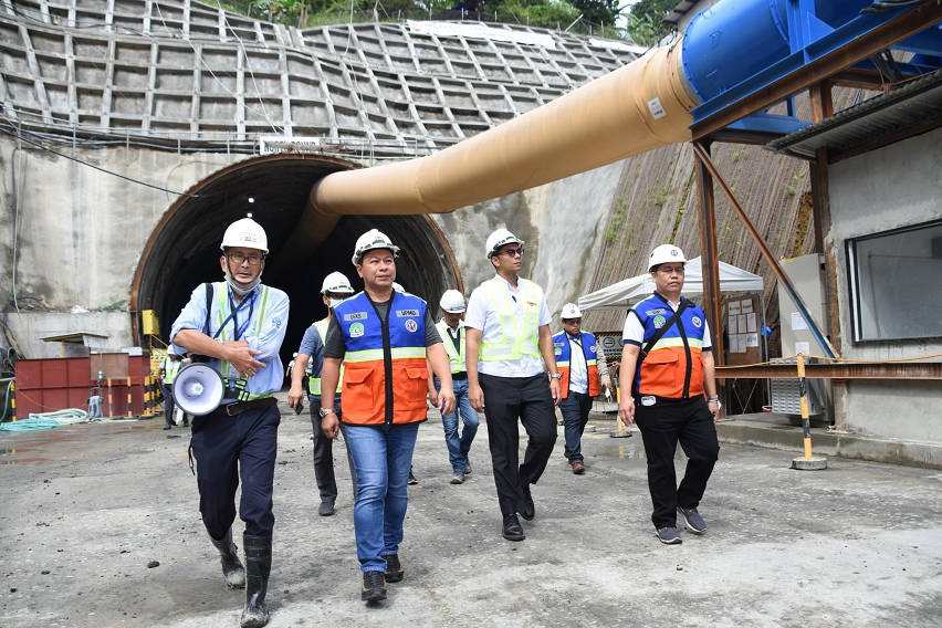 davao road mountain tunnel 1
