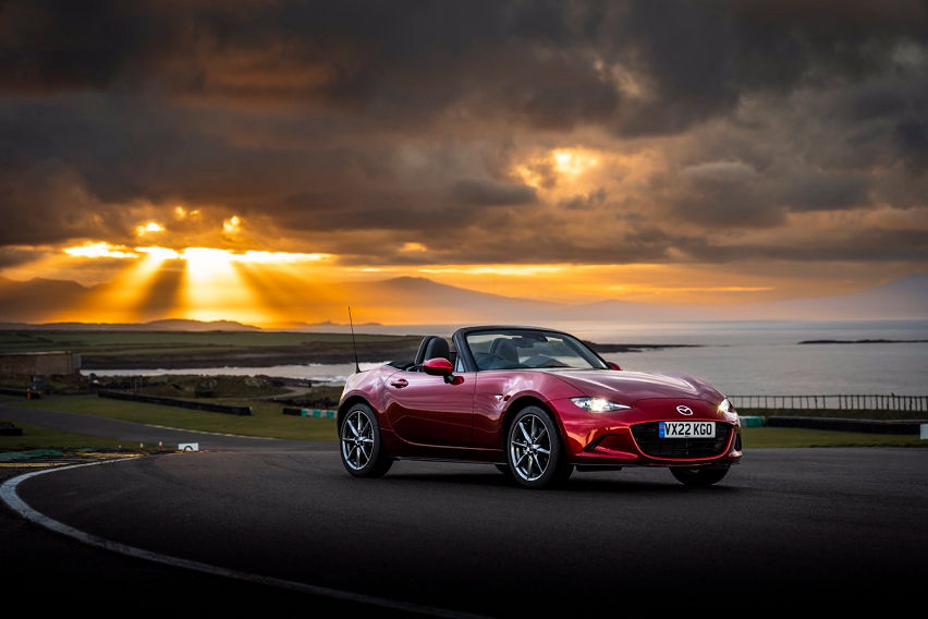 Mazda MX-5 completes sustainable fuel-powered laps at racetracks across UK 