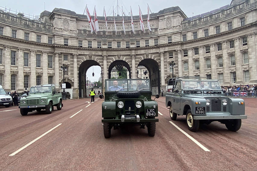 royal 1953 land rover 4