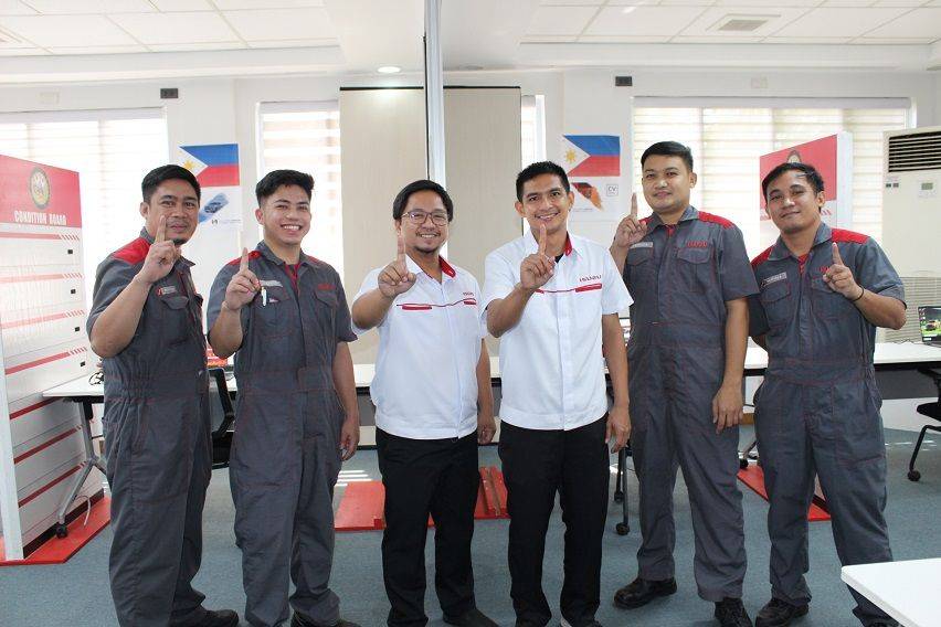 I-1 GP Team Isuzu Philippines with Coaches