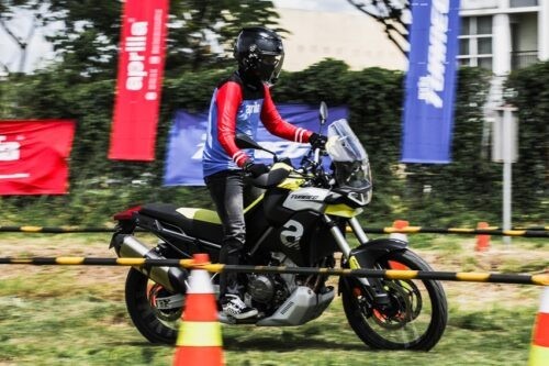 First Ride Aprilia Tuareg 660: Bikin Standar Baru Motor Tualang Kelas Menengah