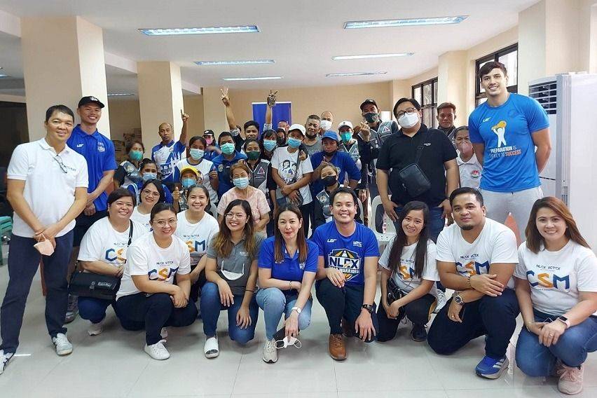 NLEX employees, NRW, and Tullahan River volunteer cleaners