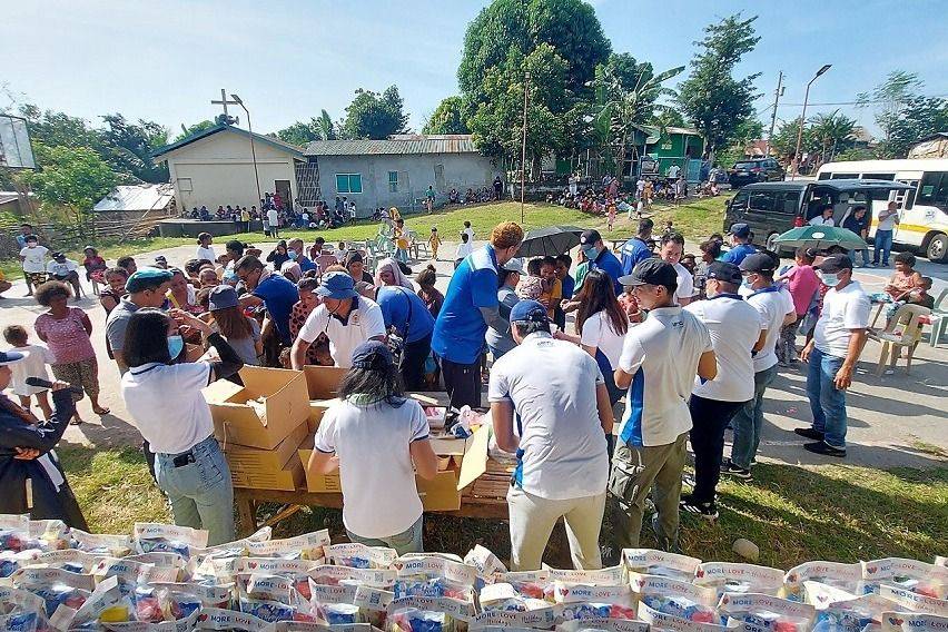 Distribution of gifts to Aeta communities