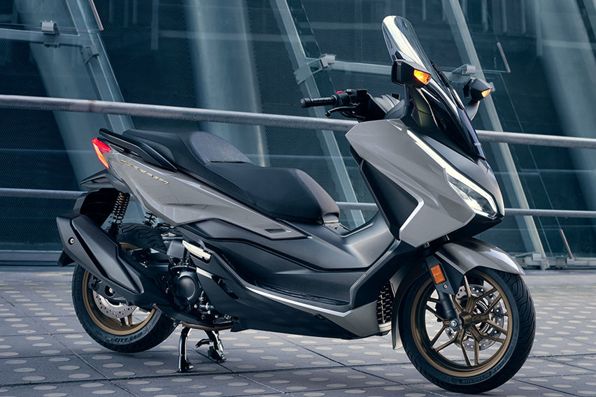 New Honda Forza Siap Mengaspal Tantang New Yamaha Xmax Connected