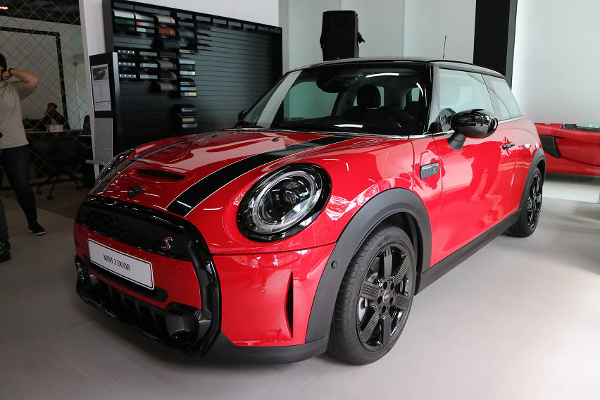 Mini PH inaugurates new dealership in BGC