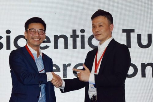 Sakai steers Hino PH 