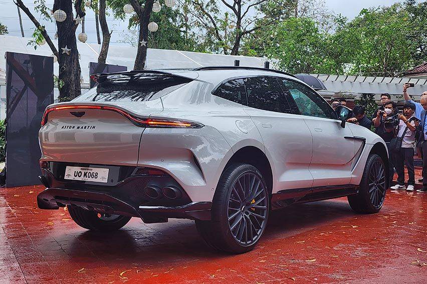 Aston Martin DBX707