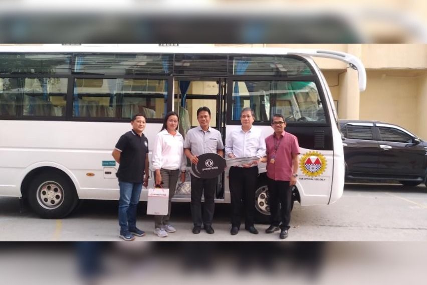 PilipinasAuto turns over Dongfeng minibus to MPC PilipinasAuto turns over Dongfeng minibus to MPC
