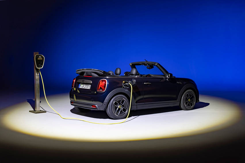 Mini unboxes premier convertible EV