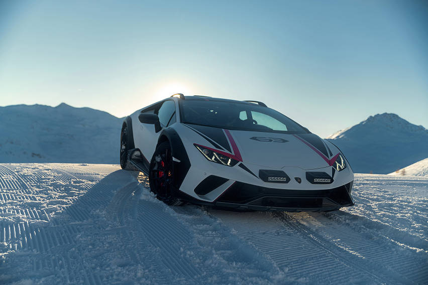 lamborghini huracan sterrato on italian alps 2