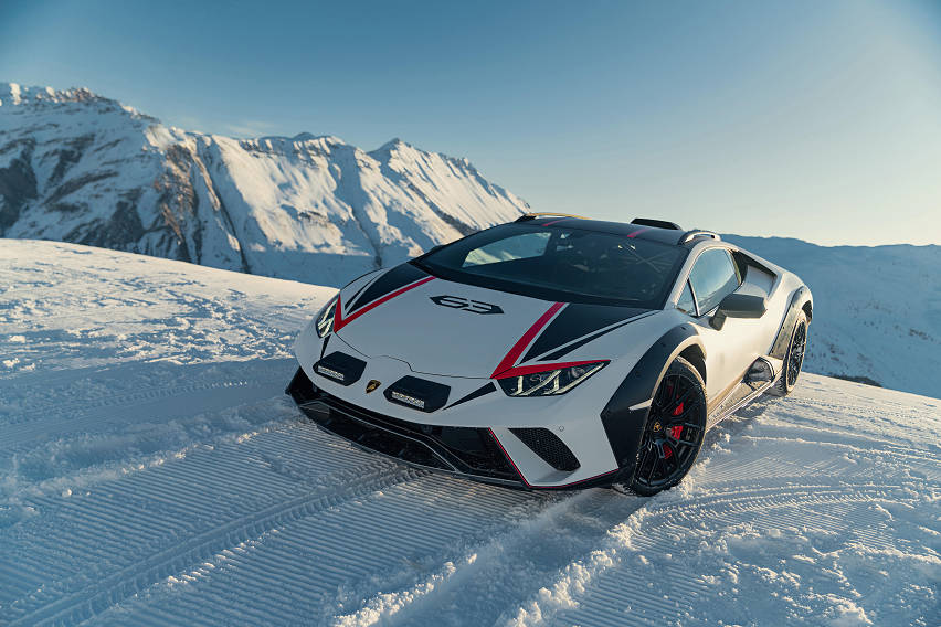 lamborghini huracan sterrato on italian alps 1