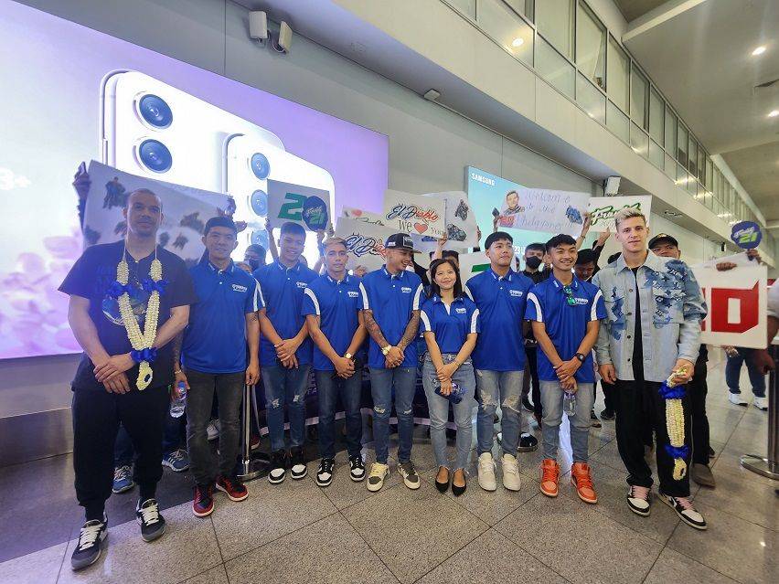 Fabio Quartararo and Franco Morbidelli with fans