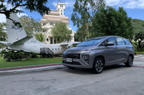Checking out the cabin of the Hyundai Stargazer