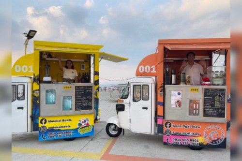 Couple finds success with Bajaj 3-wheeler