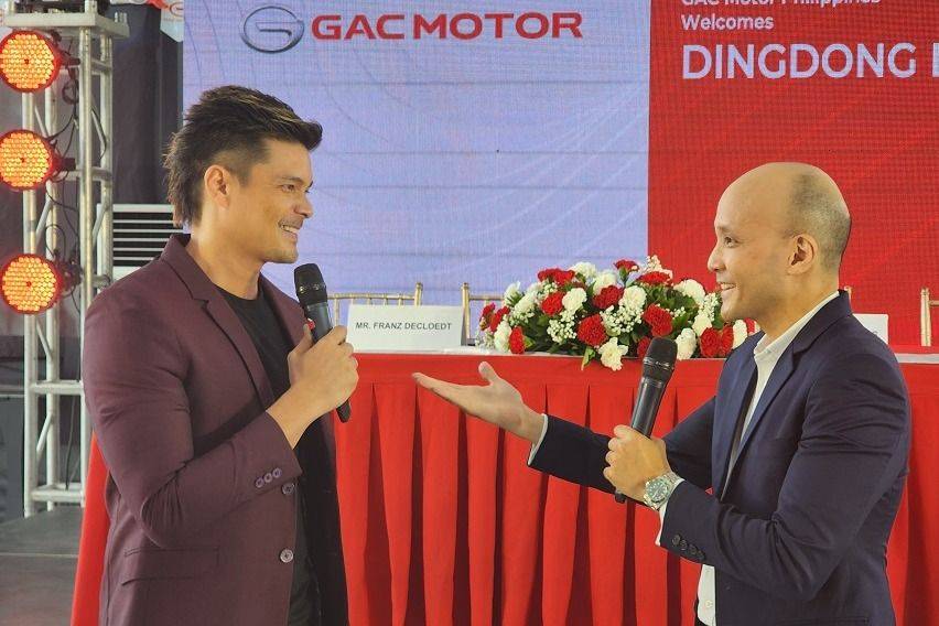 GAC Motor Philippines brand ambassador Dingdong Dantes with Redentor Cajayon