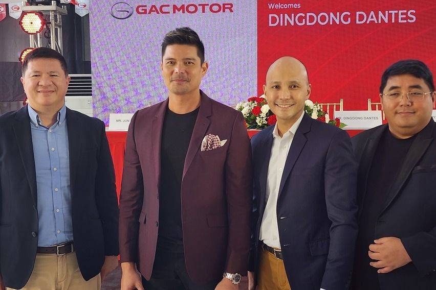 GAC Motor Philippines brand ambassador Dingdong Dantes with executives