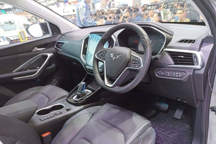 Interior Almaz RS Hybrid 2023