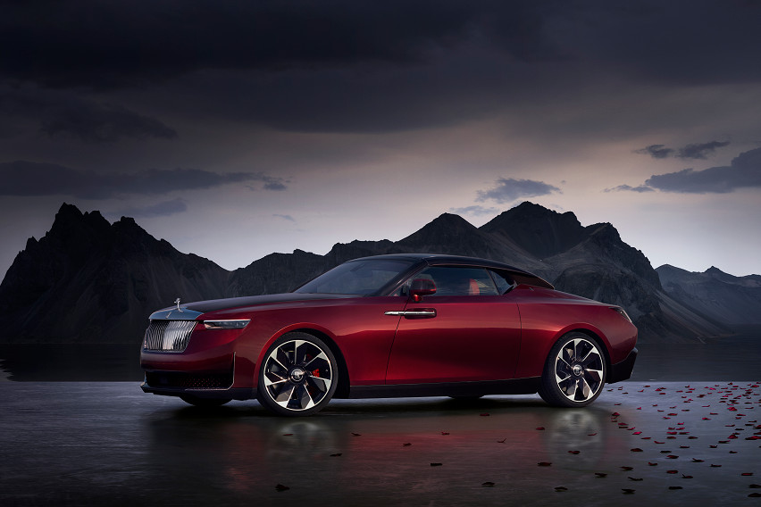 Rolls-Royce unveils 'La Rose Noire' droptail coachbuild commission Rolls-Royce unveils 'La Rose Noire' droptail coachbuild commission