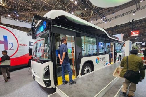 JMS 2023: Isuzu brings out premiere flat-floor battery-powered bus JMS 2023: Isuzu brings out premiere flat-floor battery-powered bus