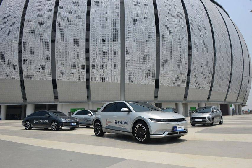 Hyundai menyerahkan 148 unit kendaraan yang terdiri dari IONIQ 5 dan IONIQ 6, serta CRETA, STARGAZER, dan PALISADE