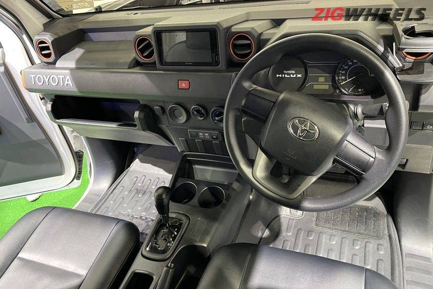 Interior Toyota Hilux Champ