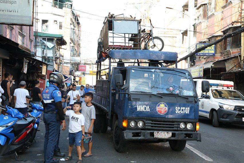 MMDA Traslacion road clearing ops