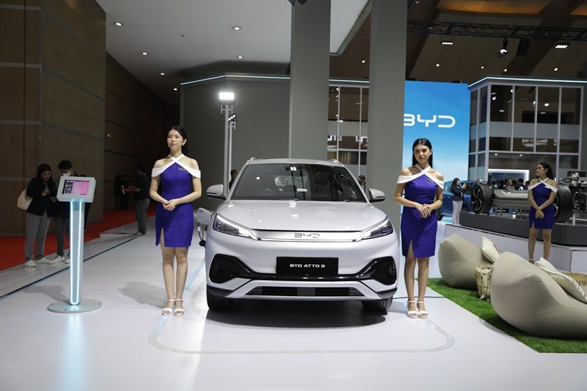 Racikan Ini yang Bikin Mobil Listrik BYD Semakin Ringkas dan Efisien YD Dolphin Seal Atto IIMS 2024