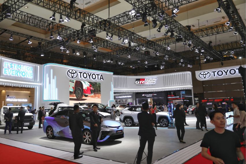 Sajian Promo Toyota di IIMS 2024, DP Rendah hingga Bonus Asuransi Tiga Tahun Booth Toyota IIMS 2024
