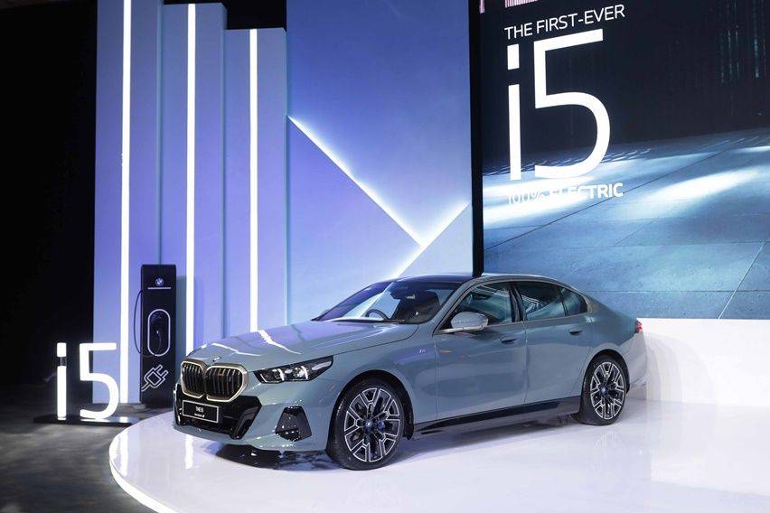 BMW i5 eDrive40 M Sport Dilabeli Harga Rp2,177 Miliar